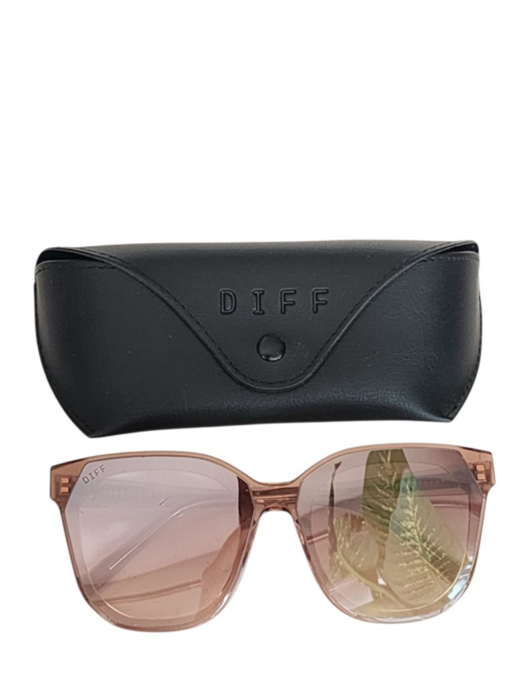 Women’s Pink Transparent Frame Sunglasses – Chic UV Protection